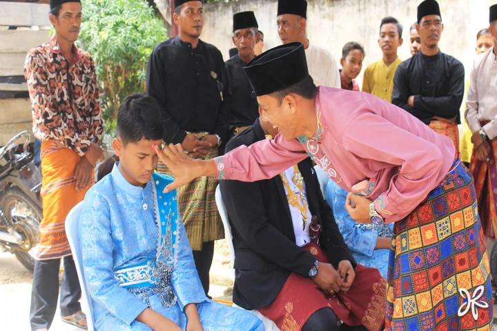 tradisi tepuk tepung tawar melayu